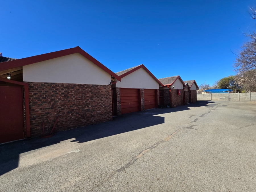 2 Bedroom Property for Sale in Kannoniers Park North West